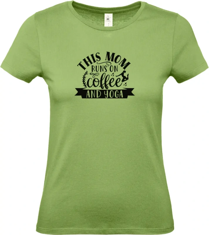 dámské pistáciové tričko This Mom Runs On Coffee and Yoga